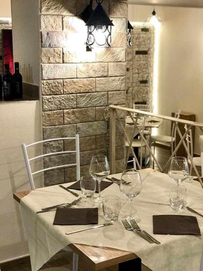 Lo Sciatore Hotel & Restaurant Camigliatello Silano Exteriör bild