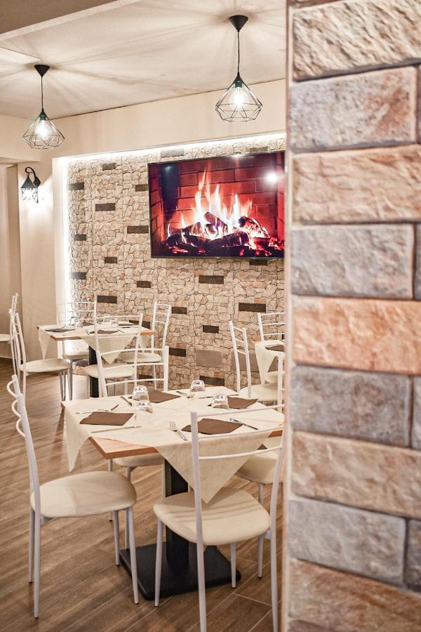 Lo Sciatore Hotel & Restaurant Camigliatello Silano Exteriör bild